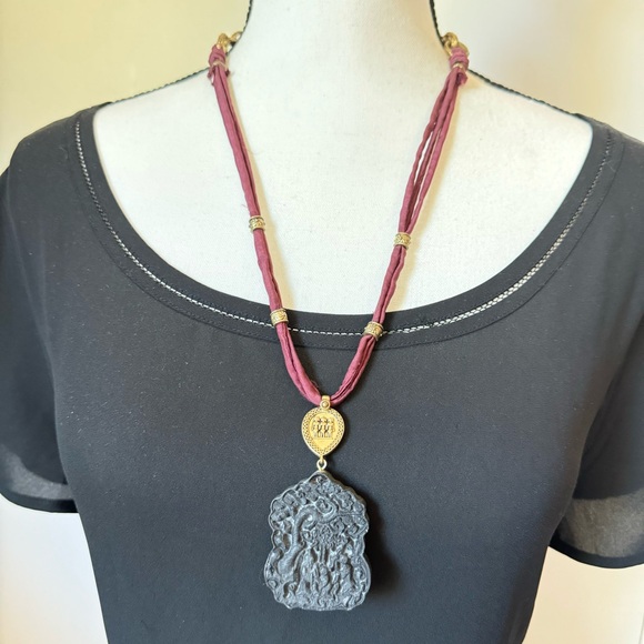 Lucky Brand Eastern Mystic Faux Stone Carved Pendant Necklace India Ornate Chain - Picture 2 of 15